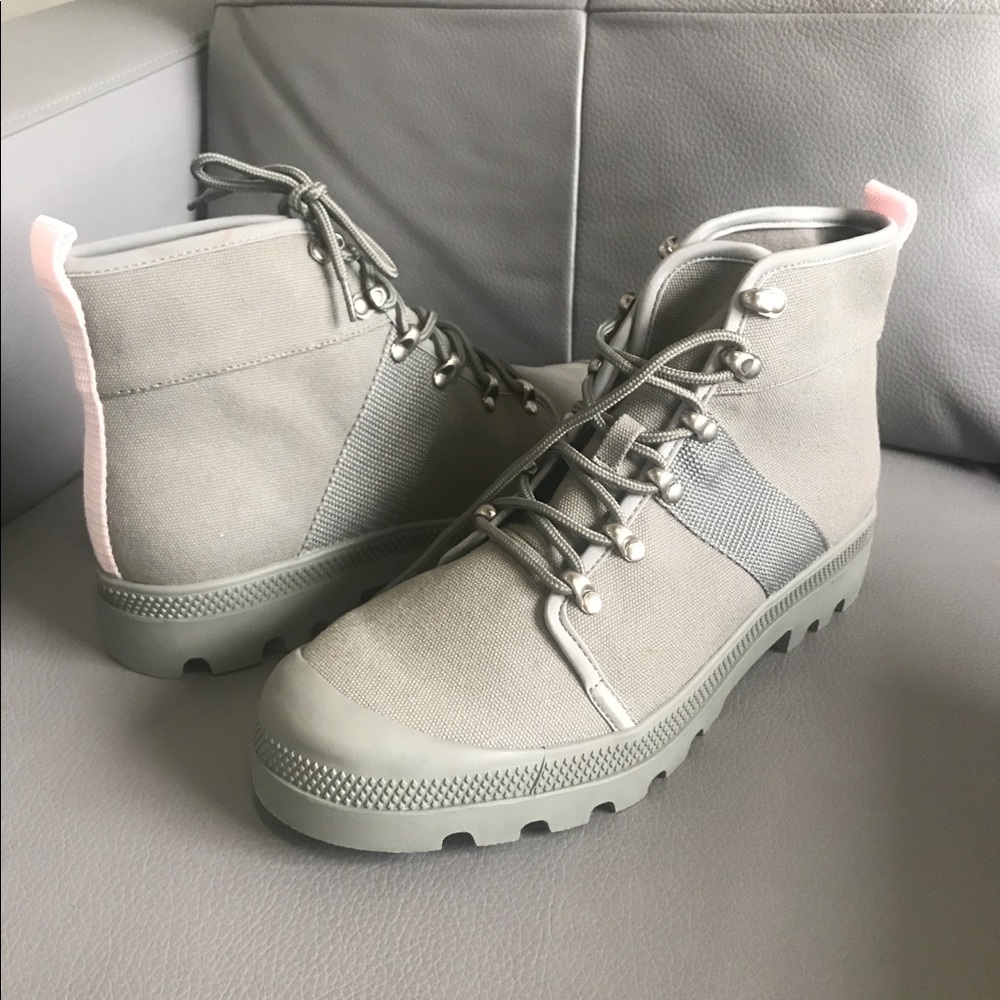 Boots brand new